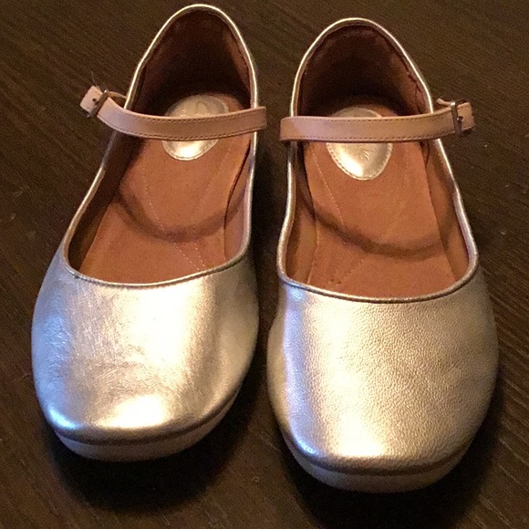 clarks artisan mary jane shoes